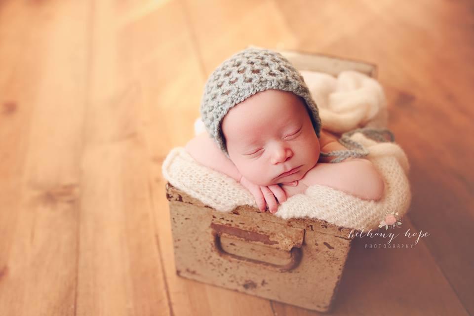 Winter babies are little fighters. This little guy totally hated me the whole session-- up until I told him that we had one more pose to do. Then he cooperated :)