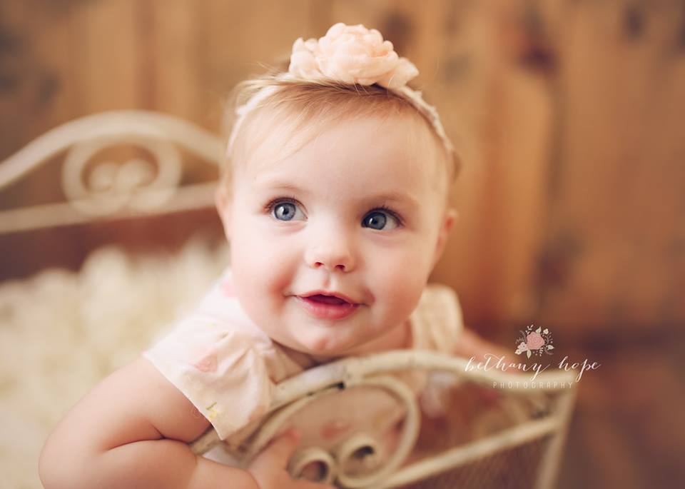 Elizabeth <3 9 months old & a total sweetheart! She was seriously hamming it up the whole session :) 