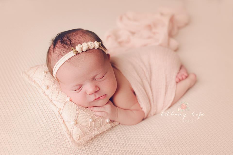 Drowning in photos to edit today-- getting caught up! (hopefully) Here's another of sweetheart Lydia <3