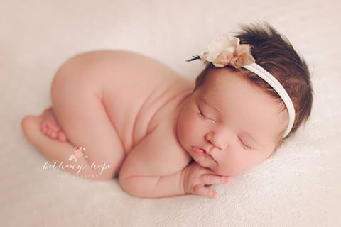 It's been a hot minute since I've consistantly posted on my page-- so sorry! I've been desperately trying to finish shooting/editing all the holiday photos these past couple weeks. Not to mention the big baby boom recently! I literally have like 4-5 newborns this week!