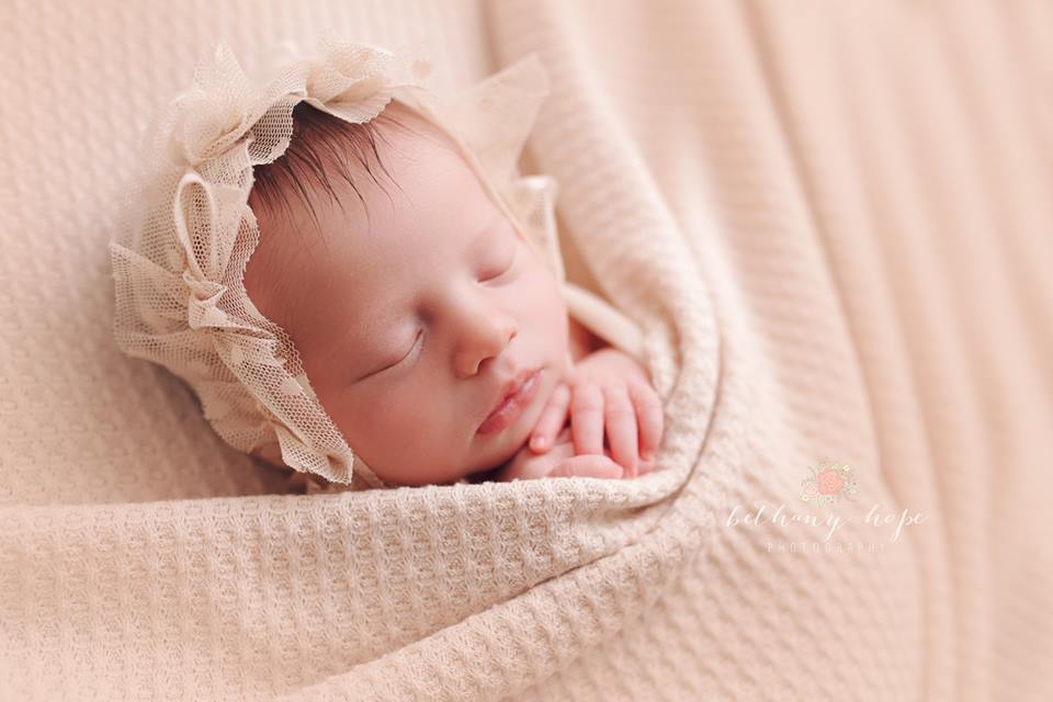 Gorgeous little Natalie <3 So sweetly tucked in :) I've changed up the editing a little bit-- what do you guys think?! 