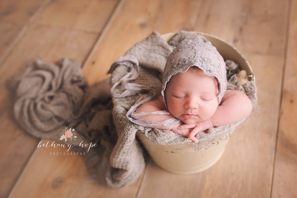 I finally got a chance to count and organize how many Holiday card contest entries. So how about tomorrow we choose a winner?! :) Keep your eye out tomorrow around 5pm central time, I'll be picking the winner of a free session :) <3 Here's a pretty baby for attention :)