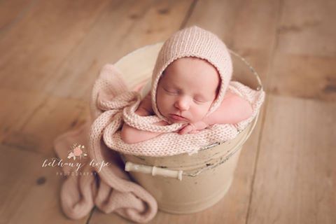 If you're a newborn photographer, and you don't own knit goodies from Beautiful Ewe.. you're missing out. This wrap + bonnet set is going to be a staple, I already know <3