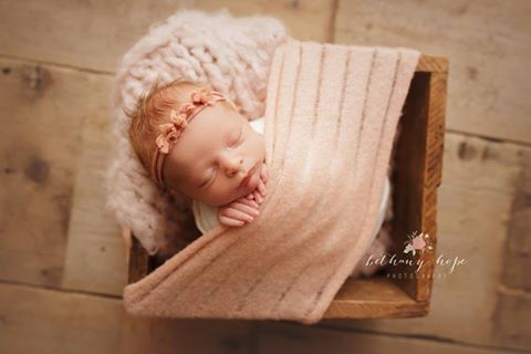 Our last model of the day - sweet little Ava <3 I decided to tuck her in after the "potato sack" pose - which adds another look to your gallery without really moving the baby too much :) and I loooove the touch of strawberry in her hair <3 