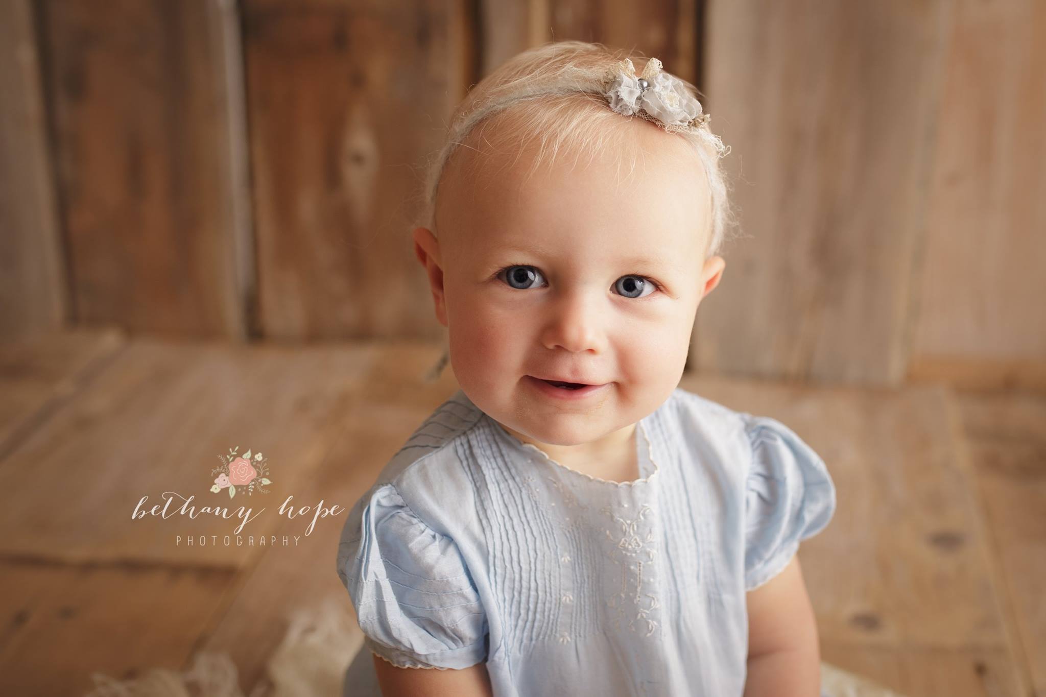 Josie's Mama brought this GORGEOUS vintage dress for her first birthday pictures <3 It matched her eyes perfectly!! So I know a lot of you already know... but just in case you don't... *TODAY* is the day Tricia (Patricia Anderson Photography) & I are announcing the Holiday Tree mini info in our VIP customer groups! We will be posting the link to the website where you choose a time that is available/works best for you and pay the deposit to hold your slot :) The Holiday Tree mini sessions include family and/or kiddos pics and will be located at Kuiper's Tree Farm on Nov 4th! I know some of those time slots might go quickly... so please be ready at 5PM to sign up! BUT that's not all! ;) I will be offering some indoor studio holiday mini sessions, too! These will be for kiddos only on my wooden backdrop and a simple evergreen garland. The date for these mini sessions will be Oct. 29th! Which session are you hoping to snag? ;) 