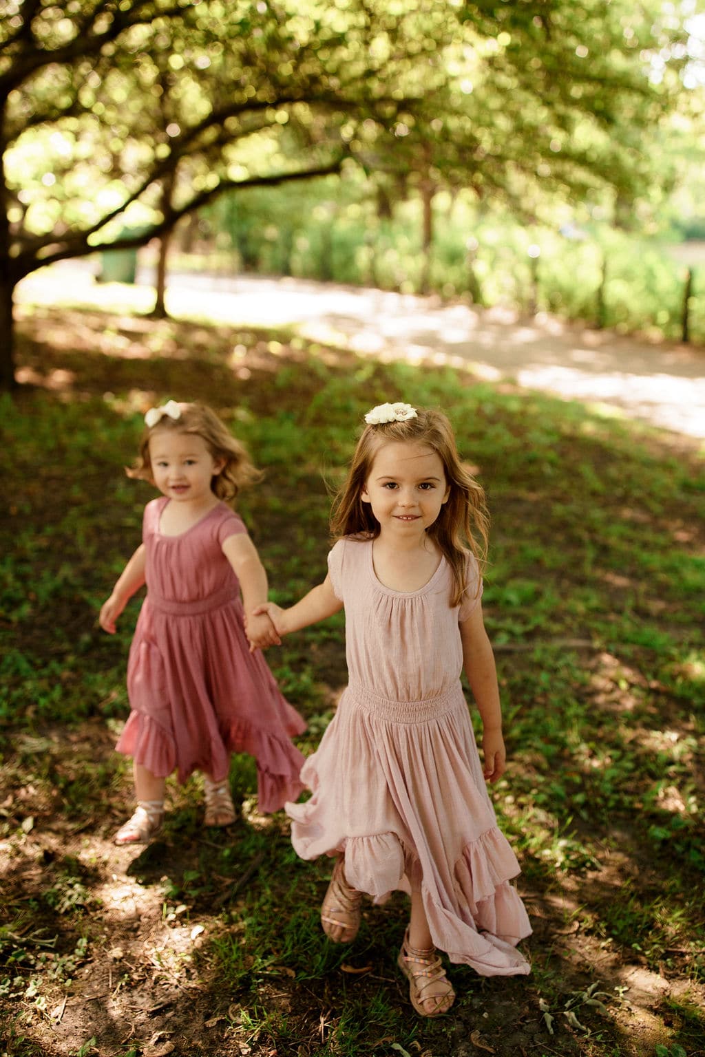 sisters in family photo shoot Chicago