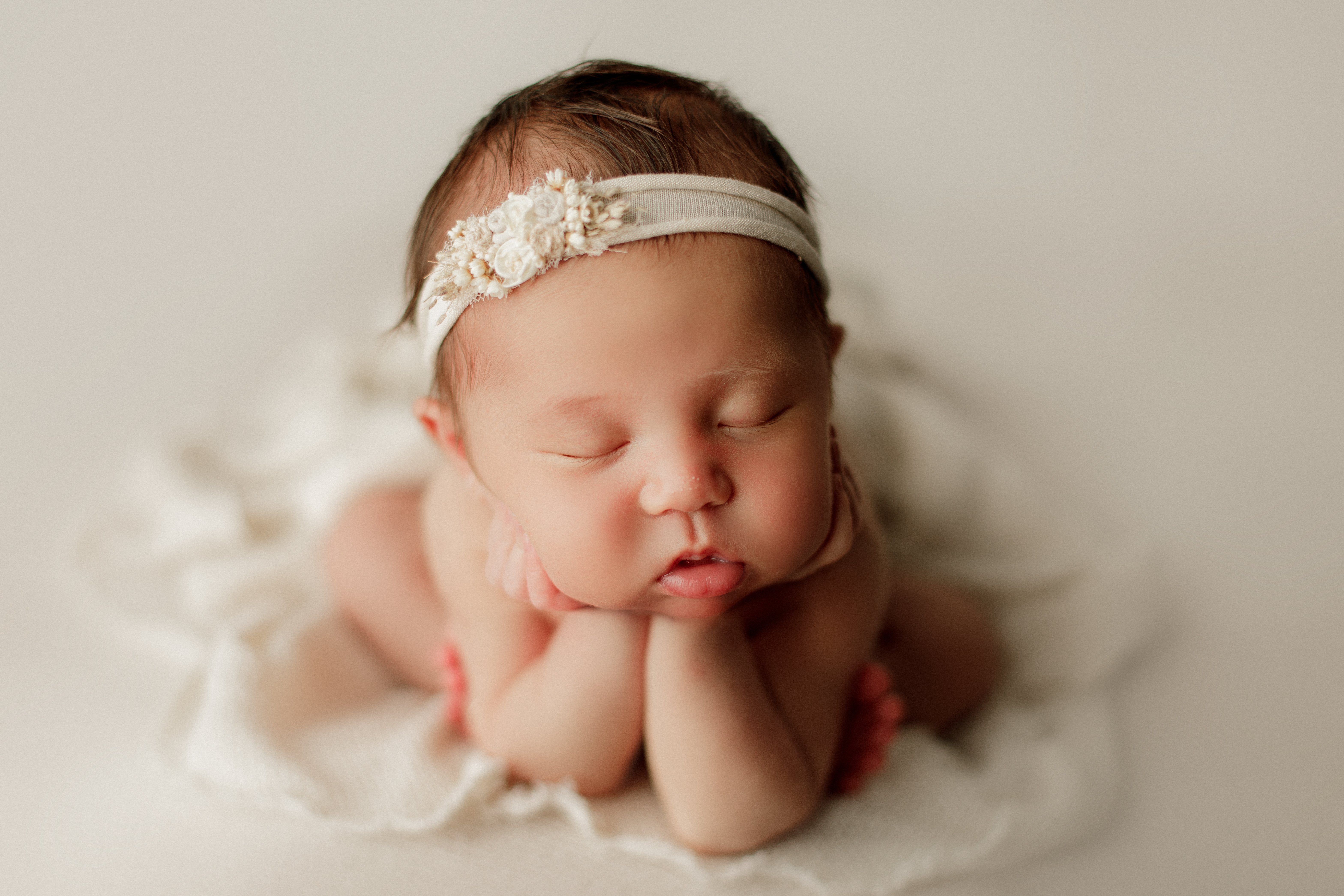 froggy pose Chicago newborn photographer