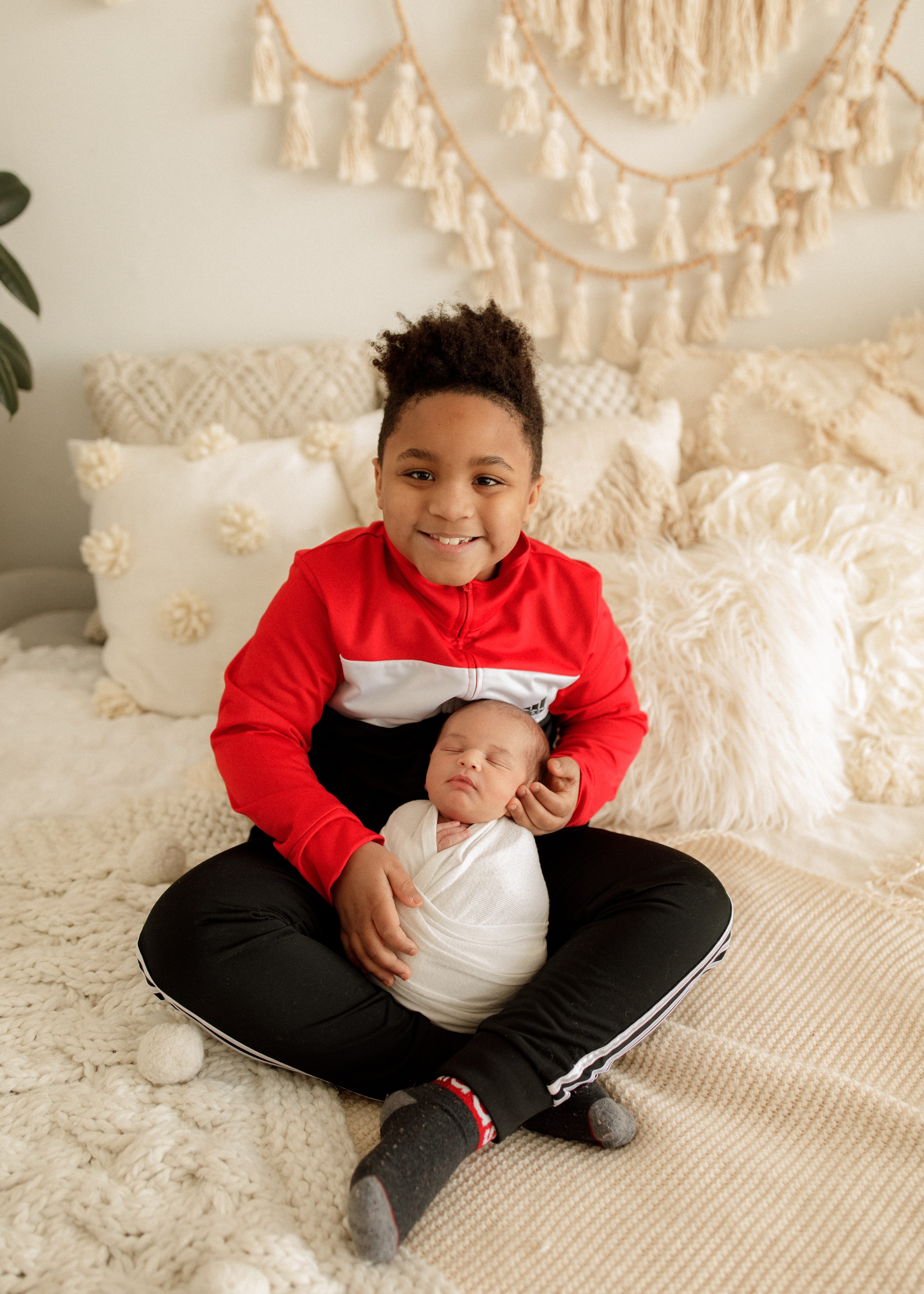 big and little brothers in Chicago newborn photo shoot