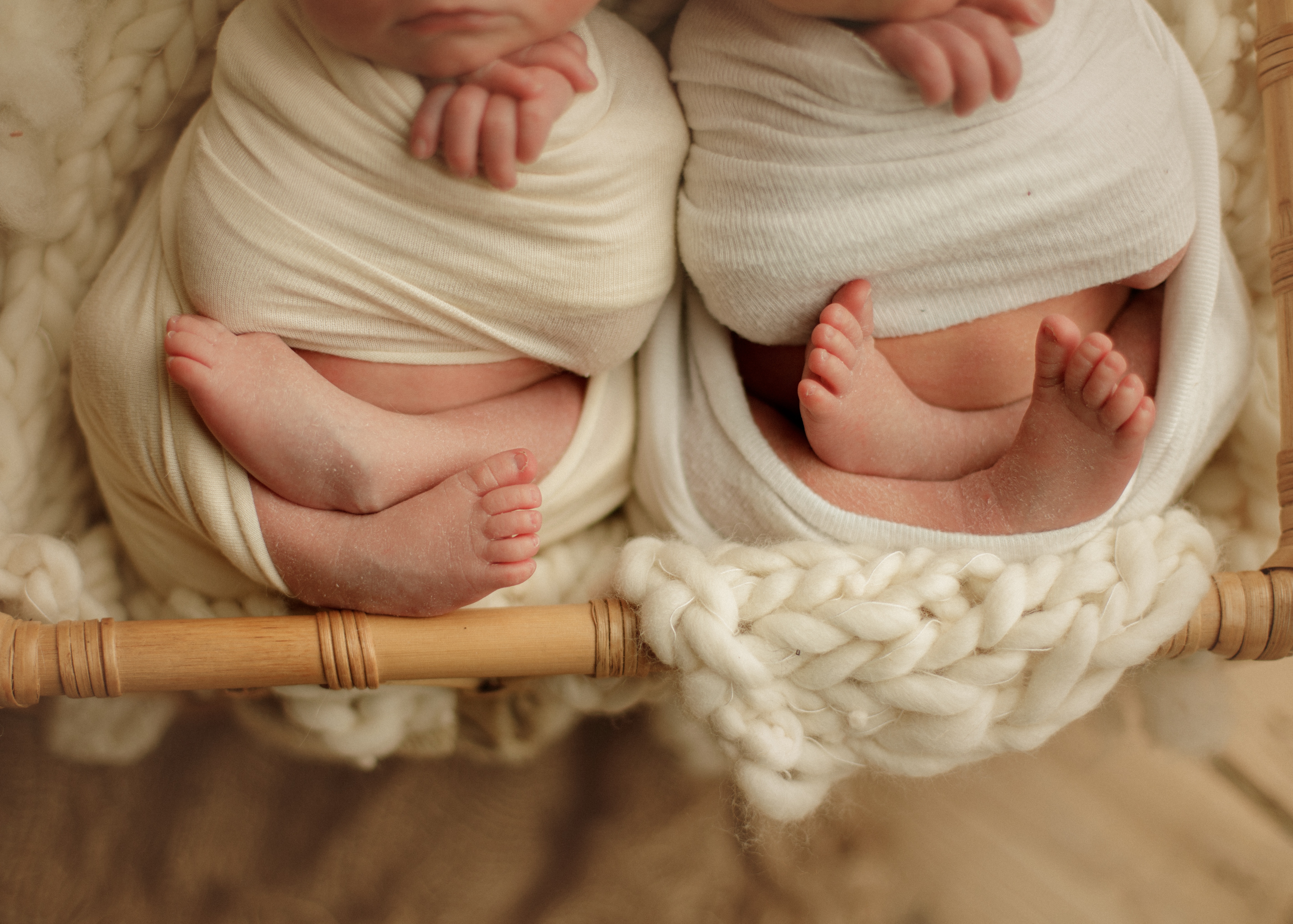 twin baby newborn feet