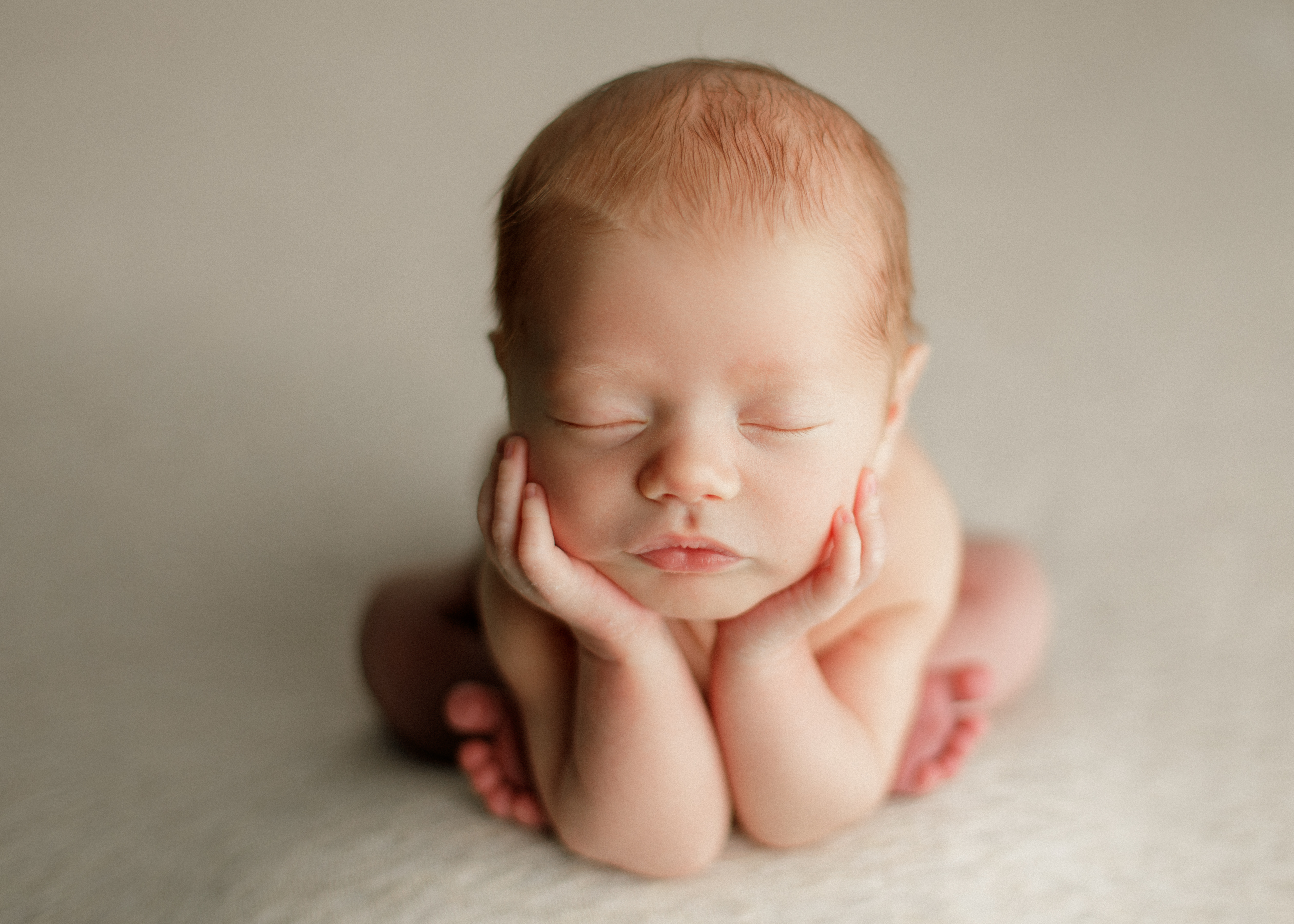 froggy pose newborn photography Chicago