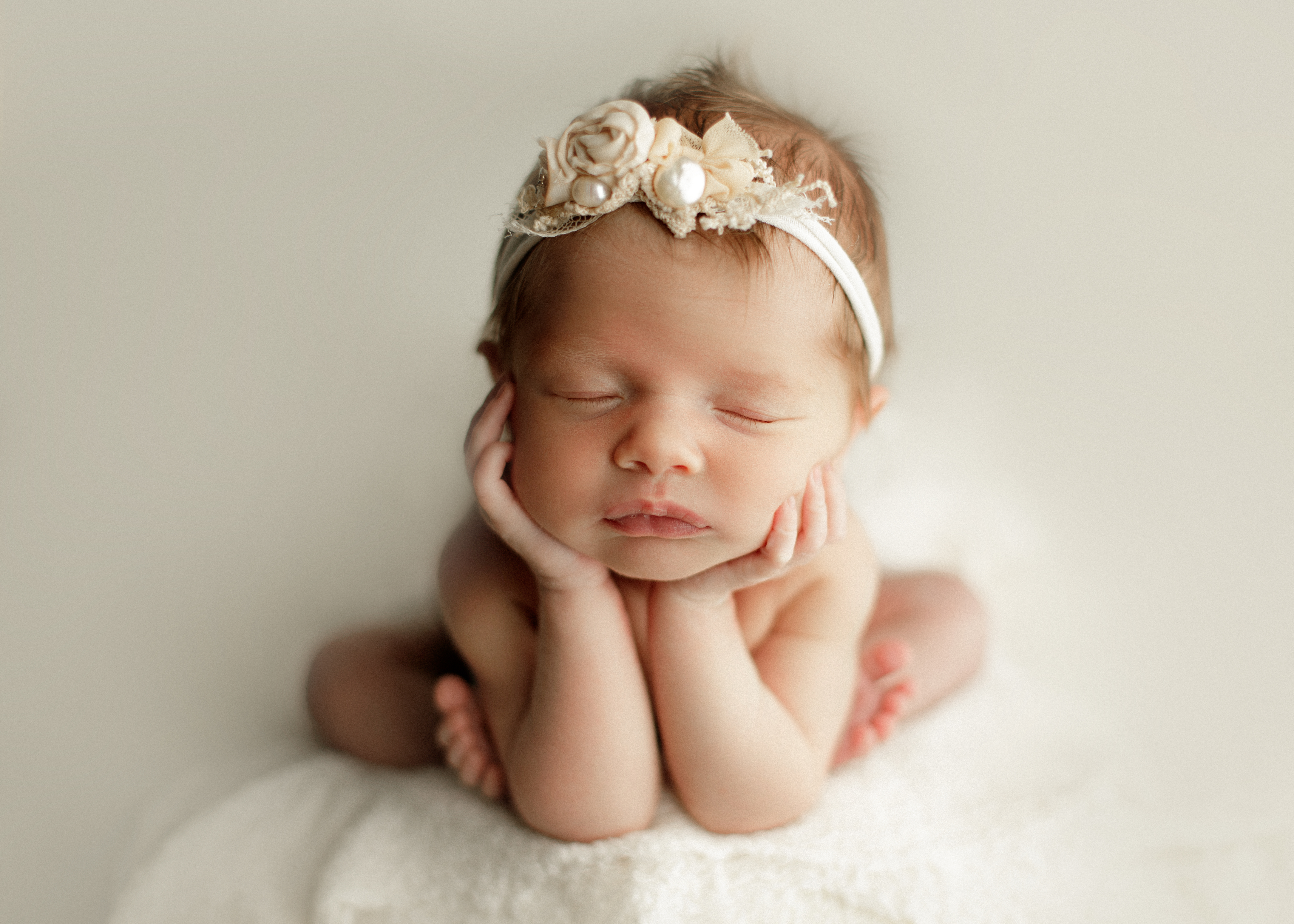 froggy pose Chicago newborn photographer