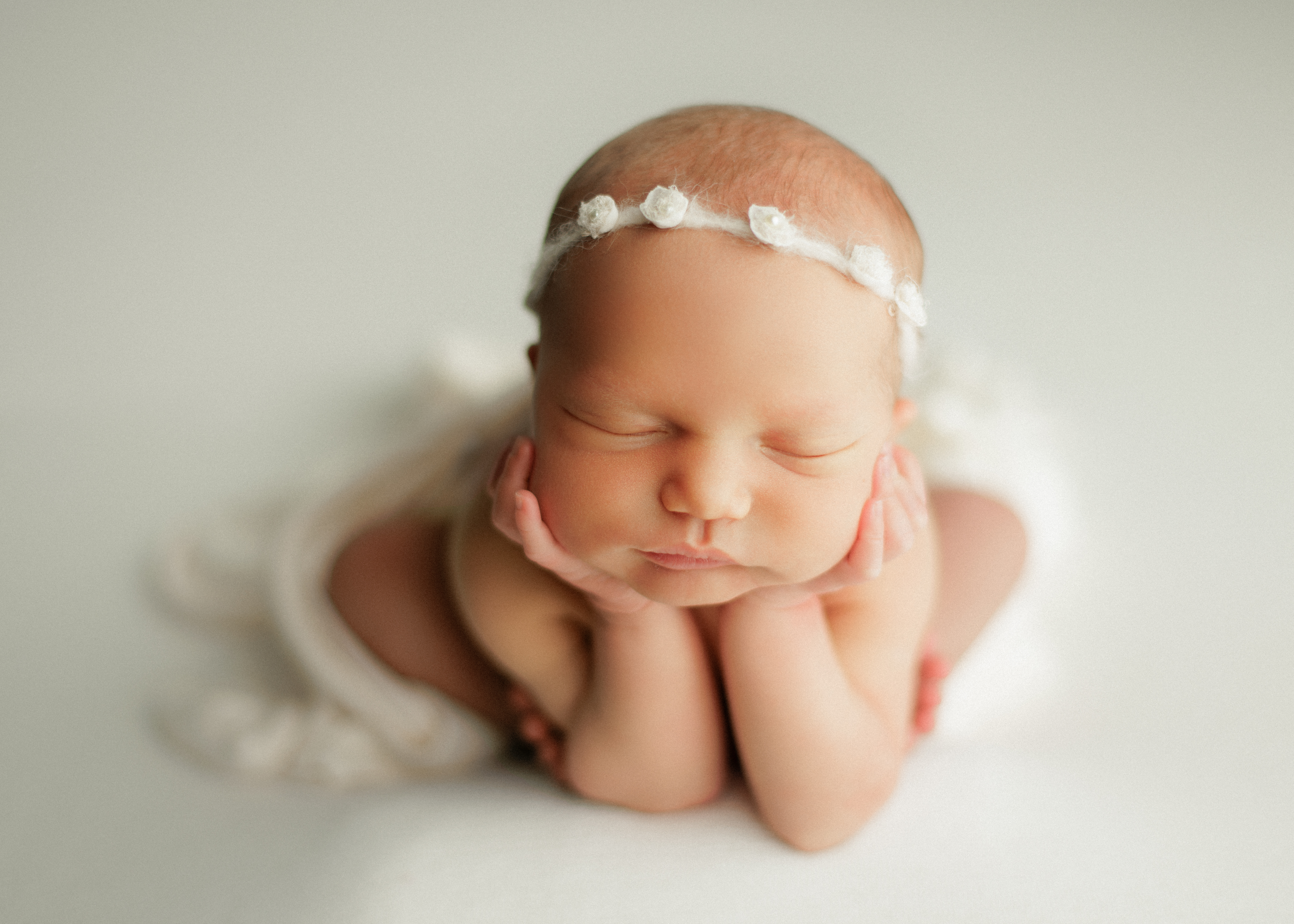 froggy pose Chicago newborn photographer