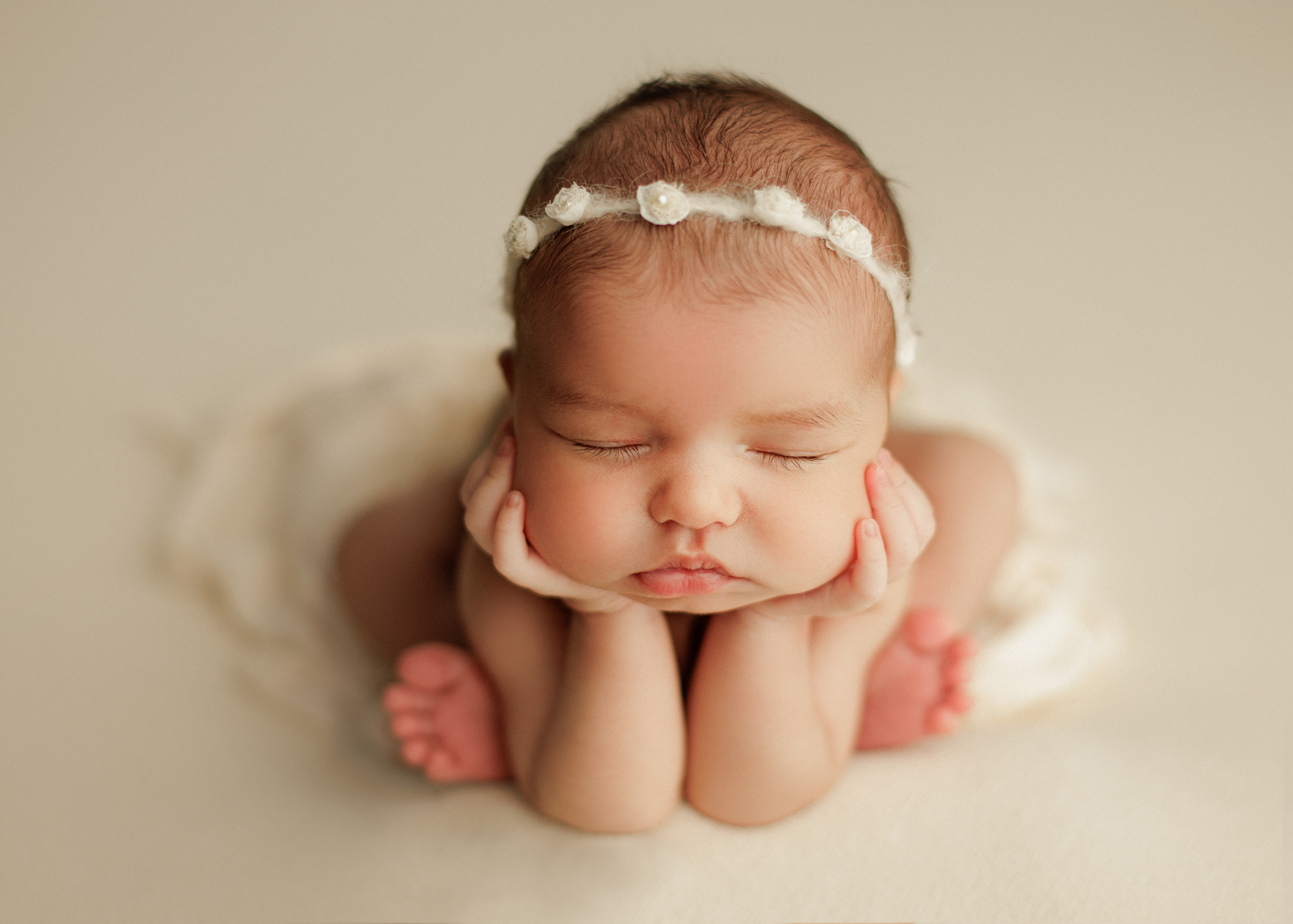 froggy pose Chicago newborn photographer