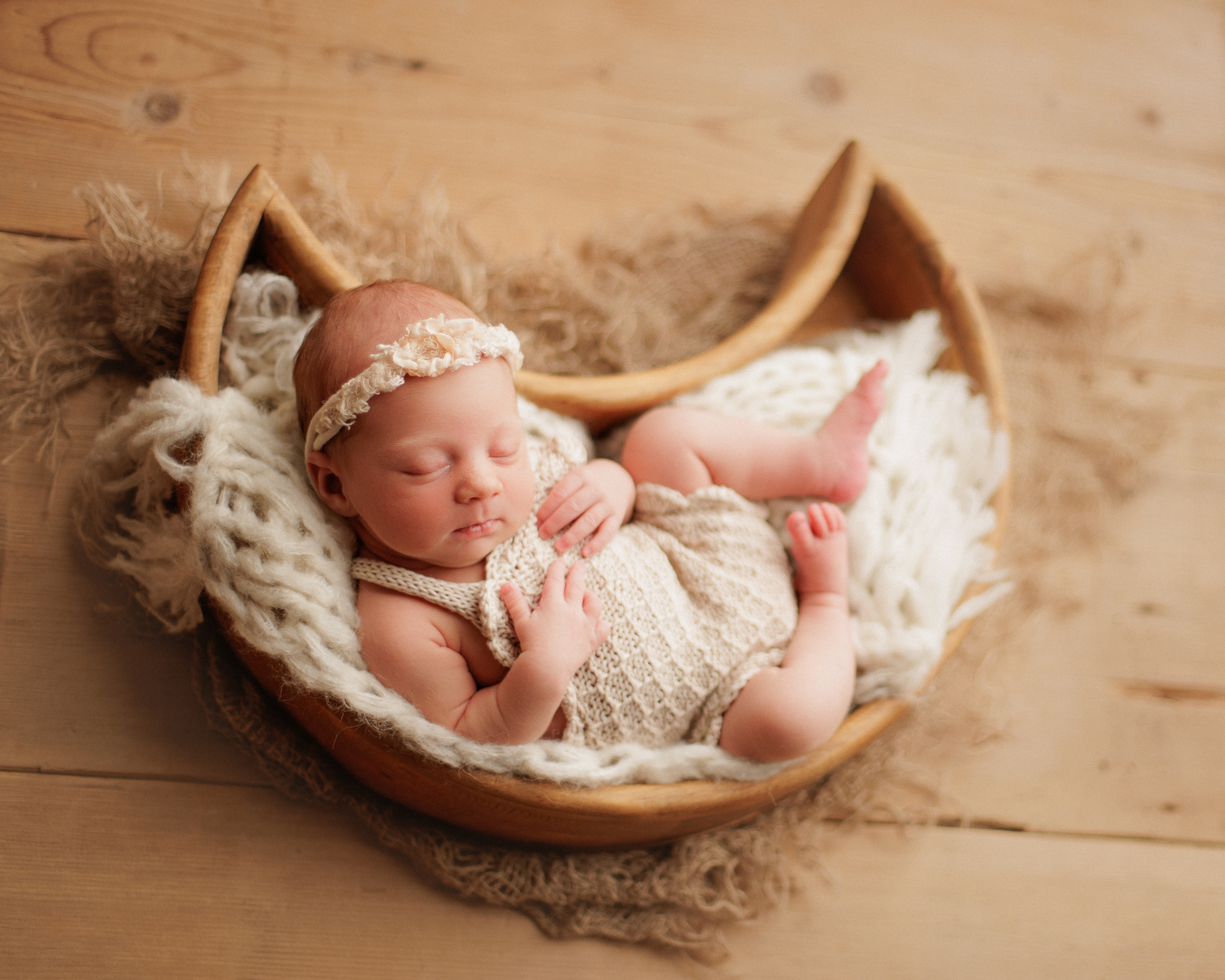 moon pose newborn photographer Chicagoland 